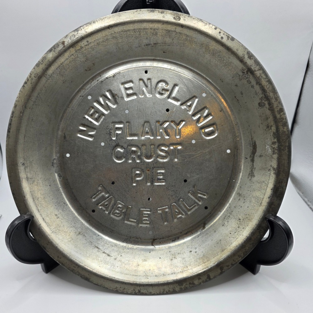 Vintage Table Talk New England Flaky Crust Pie Tin 9.5 Inch Embossed Metal Pan